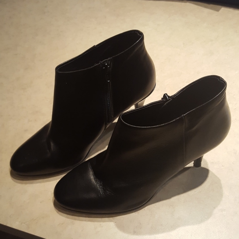 Ladies black short ankle boot